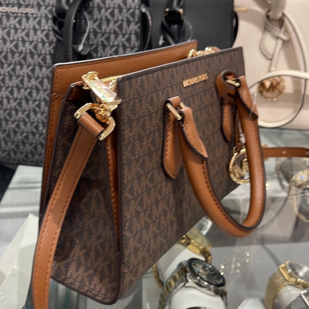 Michael Kors Small Sheila Satchel Crossbody
Bag Brown
NWT - Picture 14 of 16